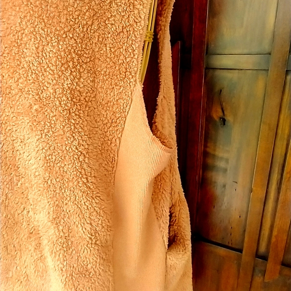 Sherpa Collared Vest NWOT - Picture 7 of 13